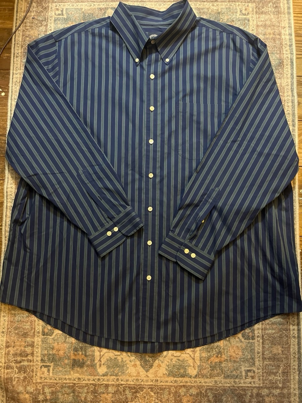 Brooks Brothers Men's Navy Blue Striped Button-Down Shirt
PTP: 29in, L: 32.5in